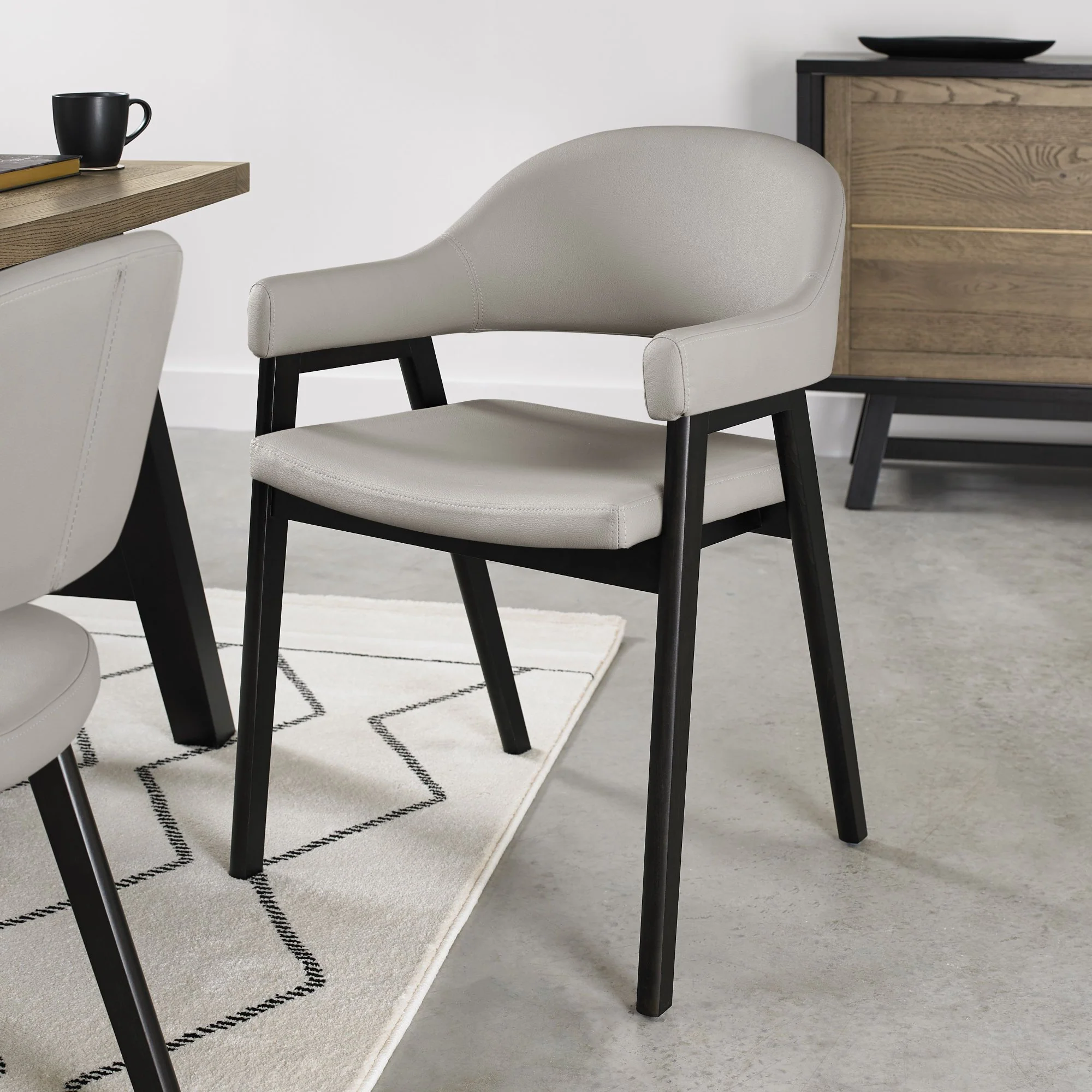 Highgate Peppercorn Armchair - Image 31