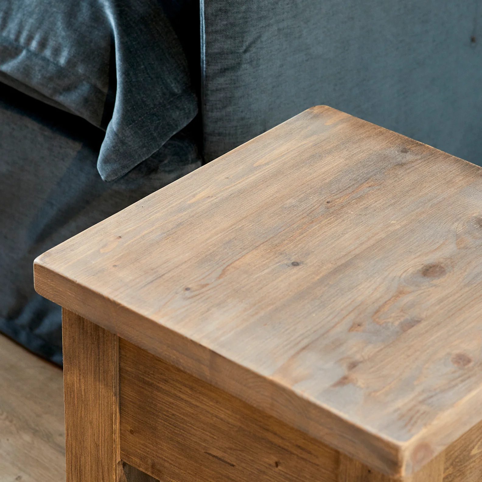 Indiana Lamp Table - Image 3